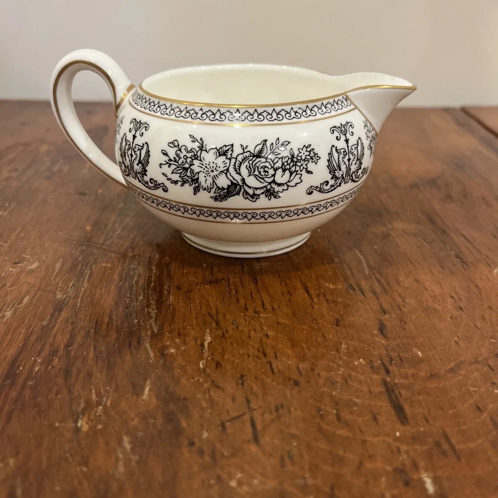 WEDGWOOD‎ COLUMBIA BLACK CREAMER - 2 1/4